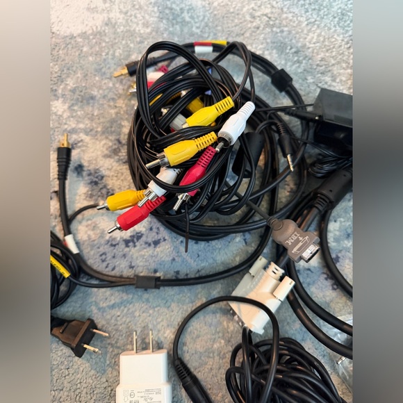 Assorted Electronic Cables Bundle - Picture 4 of 13